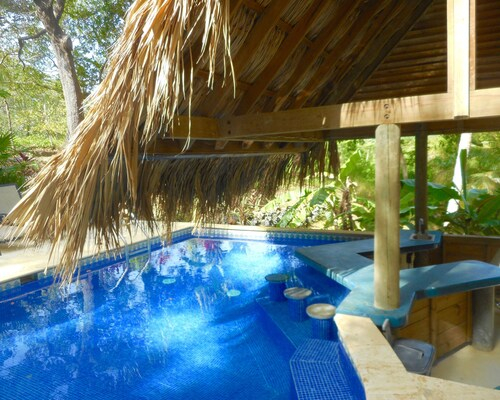 Upachaya, Roatán