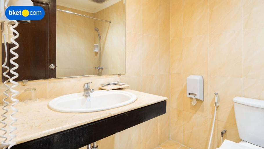 Bathroom 16