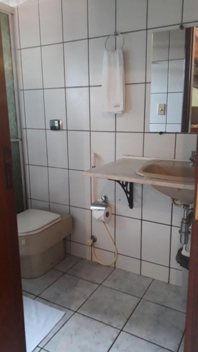 Bathroom 4, Hotel Le Massilia, Belém