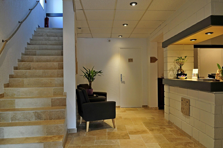 Public Area 2, Hôtel des Croisades, Gard