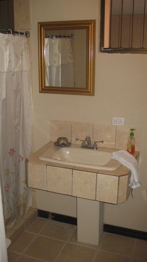 Bathroom 4, Santa Maria Inn, Belén