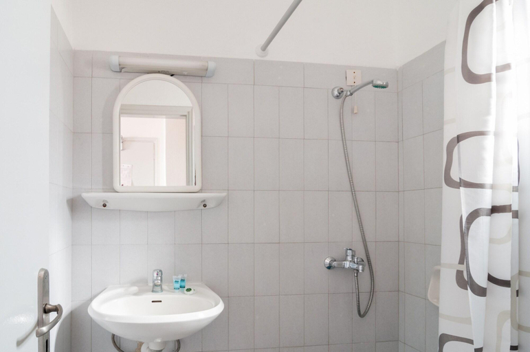 Bathroom 4, Holiday Beach Resort, South Aegean