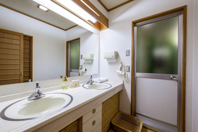 Bathroom 4, Tokigasane, Kaga