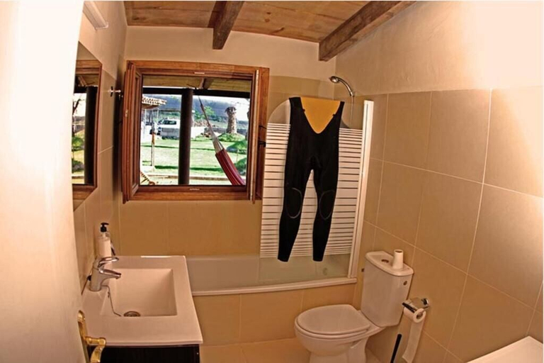 Bathroom, Twin Fin Surf Camp - Hostel, Santa Cruz de Tenerife