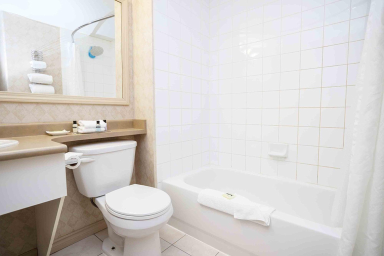 Bathroom 4, Sandman Hotel Quesnel, Cariboo
