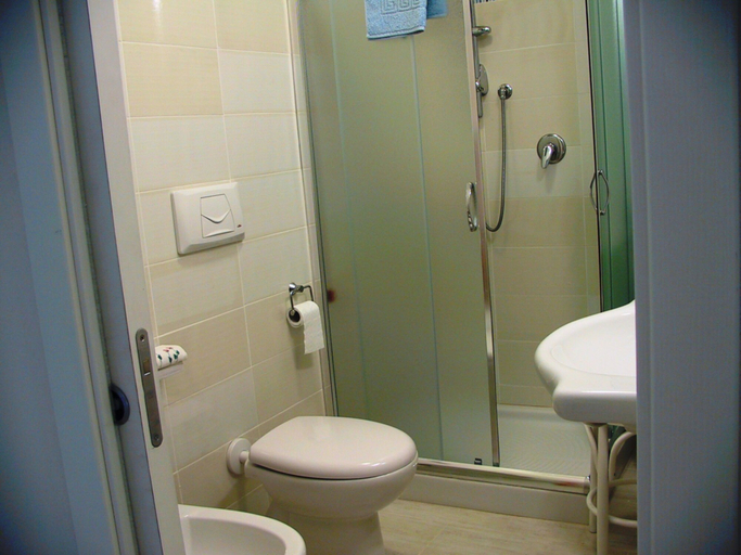 Bathroom 4, B&B Solanas, Oristano