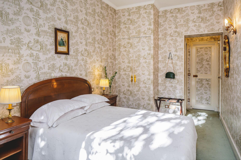 Bedroom 2, Des Grandes Ecoles, Paris