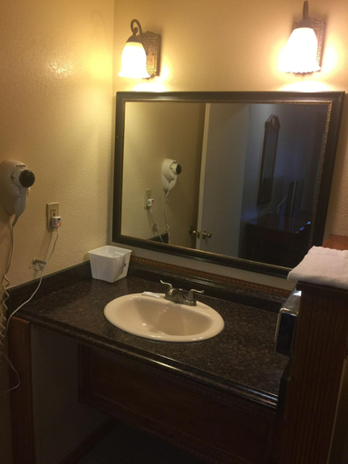 Bathroom 4, Days Inn by Wyndham Victorville/Hesperia I-15 & P, San Bernardino