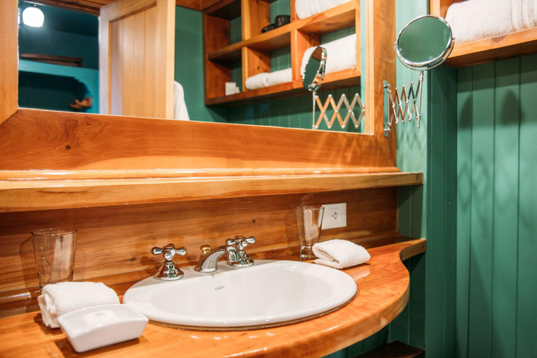 Bathroom 4, Las Balsas Gourmet Hotel & Spa, Los Lagos