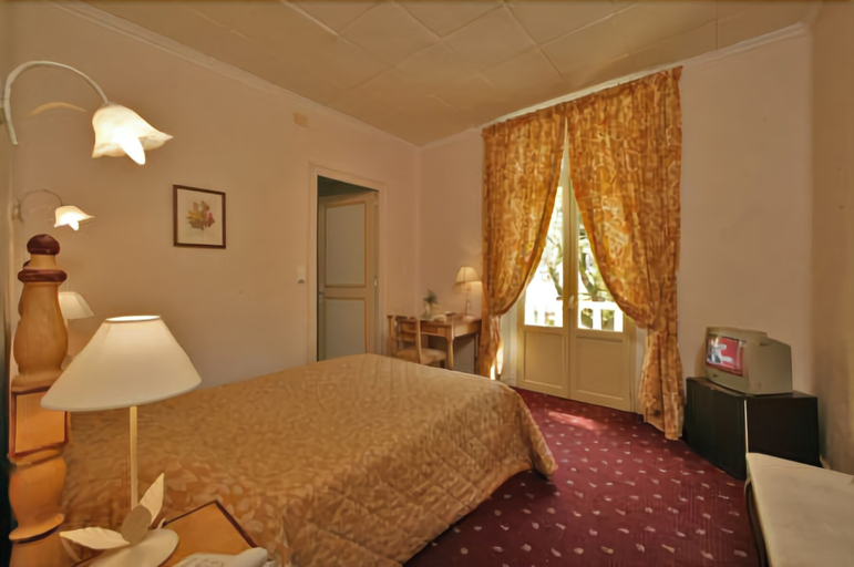 Bedroom 3, Hotel Le Cro-Magnon, Dordogne