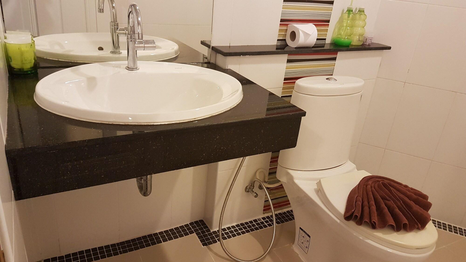 Bathroom 4, Green Harbor Hotel Service Apartment, Pulau Phuket