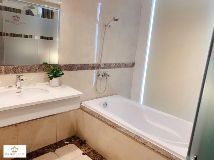 Imperial Boat Hotel, Hồng Bàng