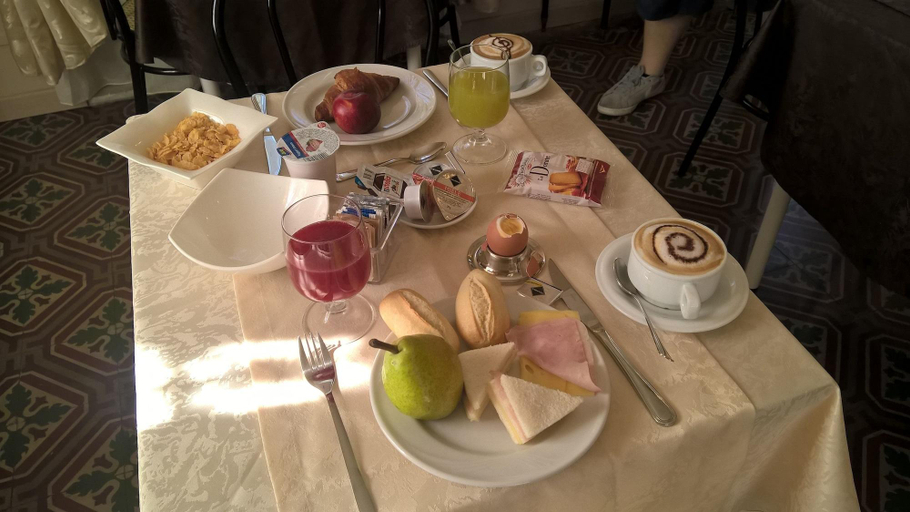 Food & Drinks 5, B & B La Mimosa, Lucca