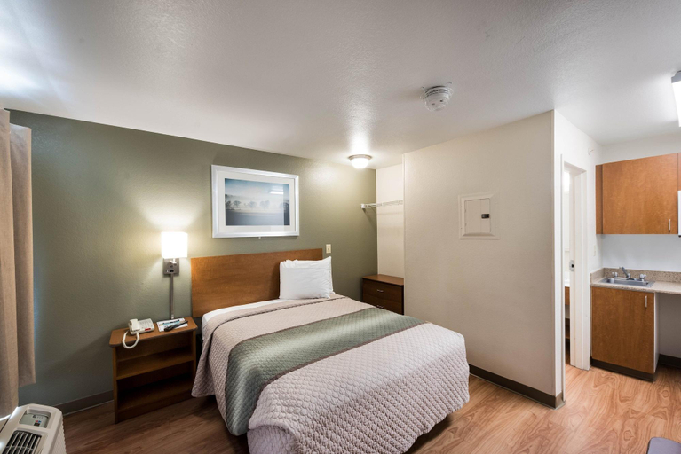 Bedroom 3, HomeTowne Studios Dallas - Irving, Irving