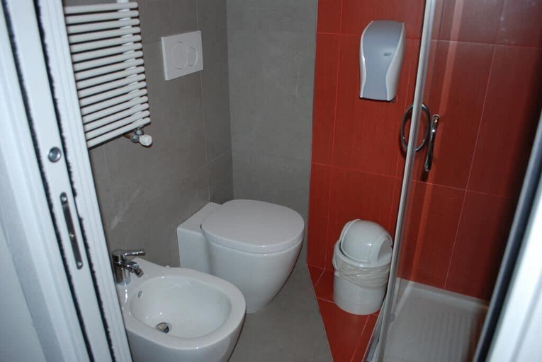 Bathroom 4, San Geremia, Venezia