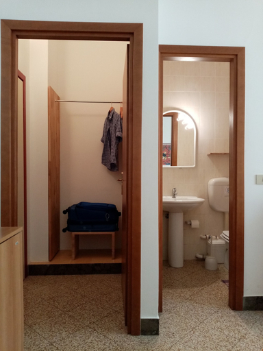 Bathroom 5, Ariston, Palermo