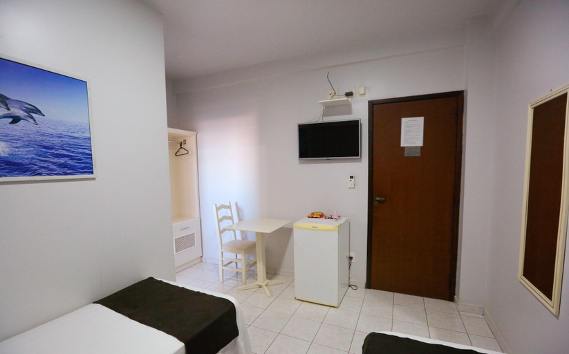 Bathroom 3, Nayru Hotel, Toledo