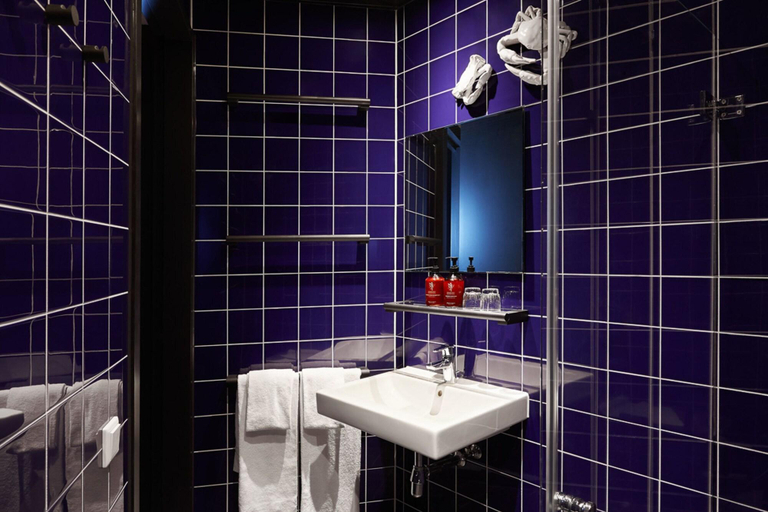 Bathroom 4, The Social Hub Amsterdam City, Amsterdam
