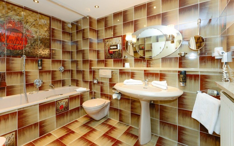 Bathroom 4, Stoll's Hotel Alpina, Berchtesgadener Land