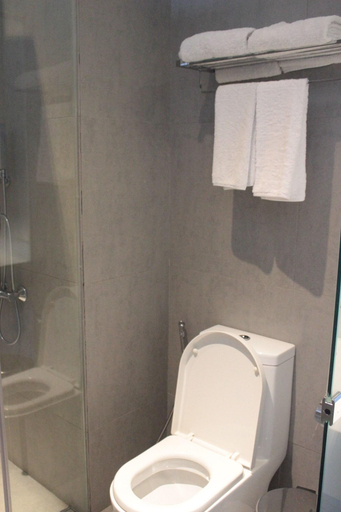 Bathroom 4, Privato Hotel Quezon City, Quezon City