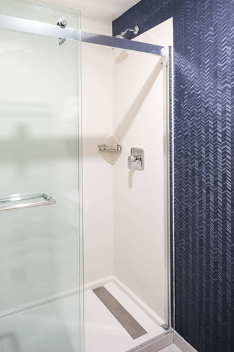 Bathroom 5, Fairfield Inn & Suites Tulsa Central, Tulsa