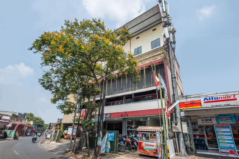 Exterior & Views 1, OYO 1360 Bumi Makhraja Syariah, Bandung