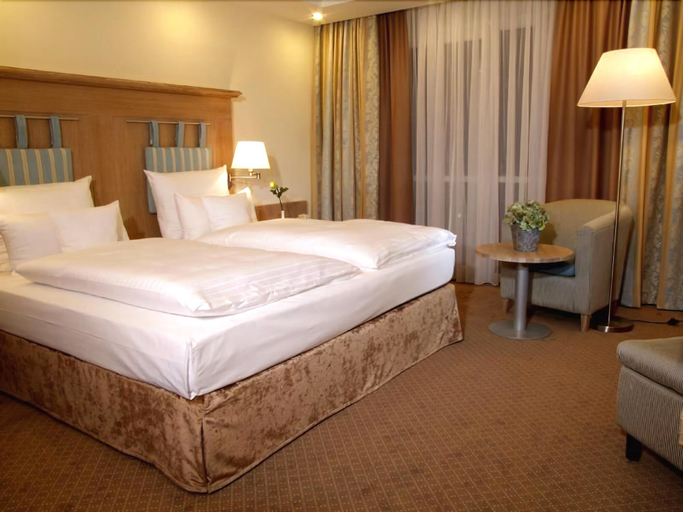 Bedroom 3, Maximilian Quellness- und Golfhotel, Passau