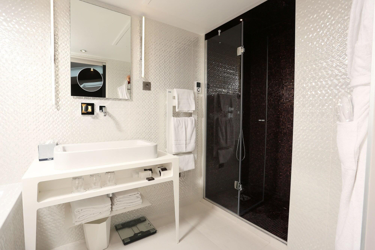 Bathroom 2, Hôtel Le Malown, Paris
