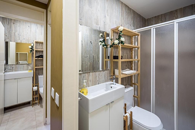 Bathroom 2, Flores 105 Guesthouse, Lisbon