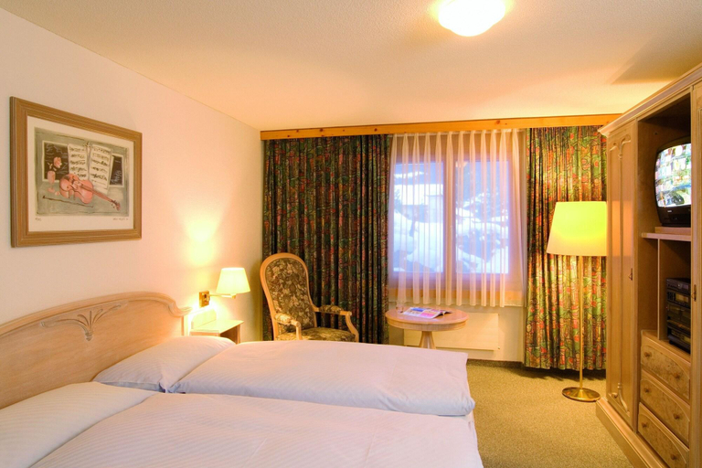 Bedroom 3, Silvretta Park-Hotel, Prättigau/Davos