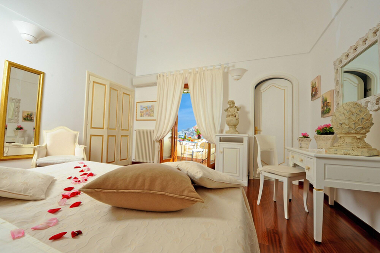 Bedroom 3, Villa Mary, Salerno