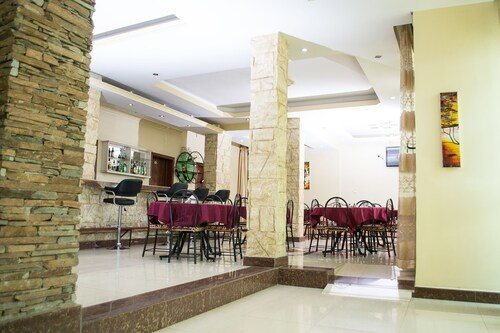 La Perle Hotel, Gihosha