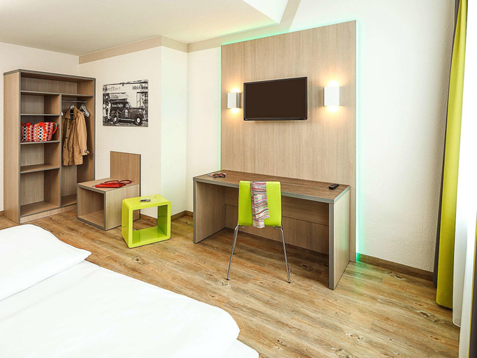 Bedroom 3, B&B HOTEL Bochum-Hbf, Bochum