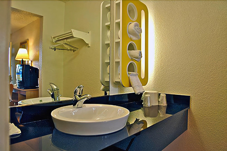 Others 5, Motel 6 Albuquerque Northeast, Bernalillo
