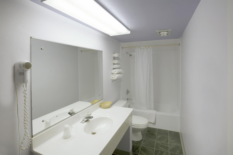 Bathroom, Americas Best Value Inn Litchfield, Montgomery