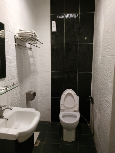Bathroom 2, Vinz Boutique Hotel, Malacca City