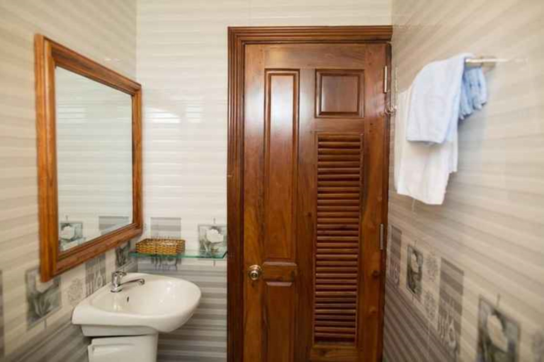 Bathroom 5, Hoang Oanh Hotel Quy Nhon, Qui Nhơn