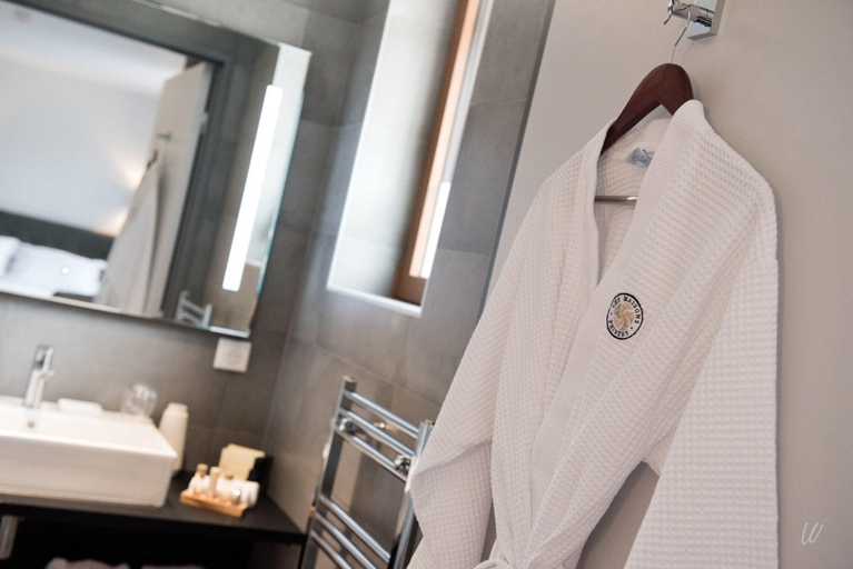 Bathroom 4, Aux Armes De Champagne, Marne