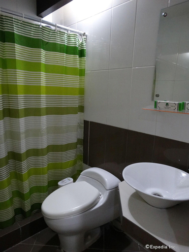 Bathroom 4, Panda Tea Garden Suites, Tagbilaran City
