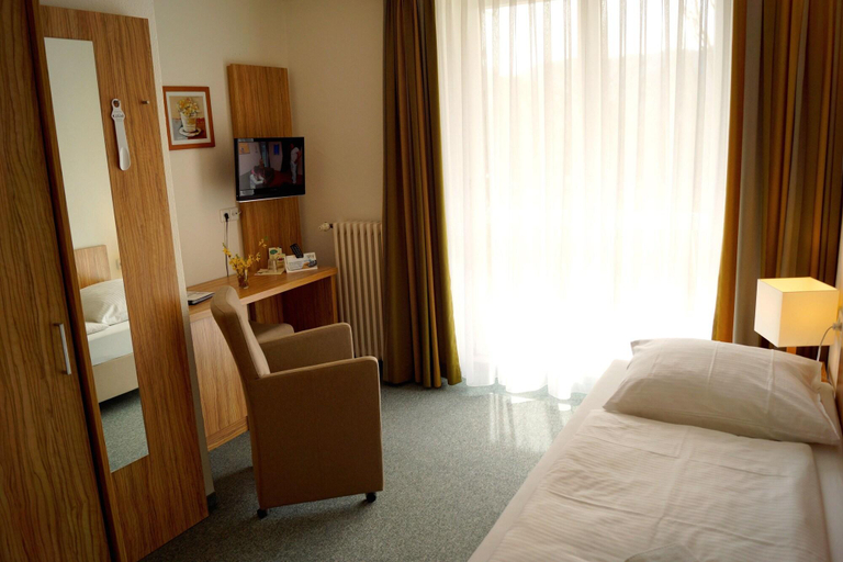 Bedroom 3, Hotel Am Burgholz, Gotha