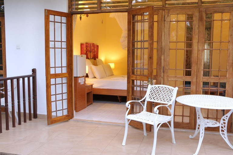 Public Area, London Palace, N. Palatha East