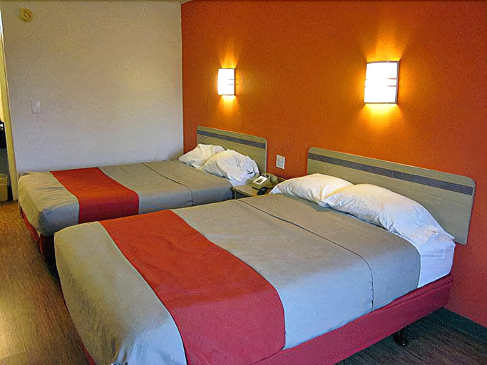 Bedroom 3, Motel 6 Albuquerque Northeast, Bernalillo