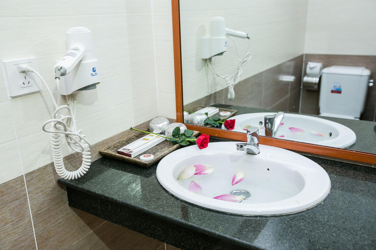 Bathroom 4, Kingfisher Angkor Hotel, Siem Reap