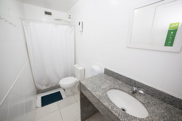 Bathroom 4, Che Lagarto Hostel Ipanema, Rio de Janeiro