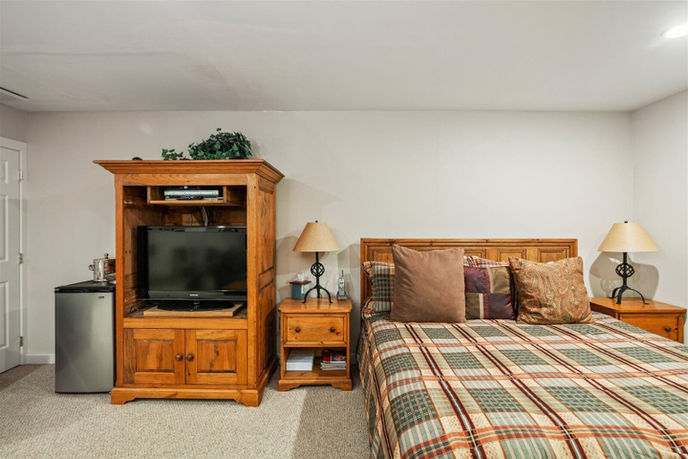 Bedroom 4, 3 Bears at Topnotch Resort & Spa, Lamoille