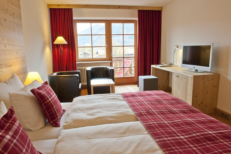 Bedroom 3, Sporthotel Achental, Traunstein