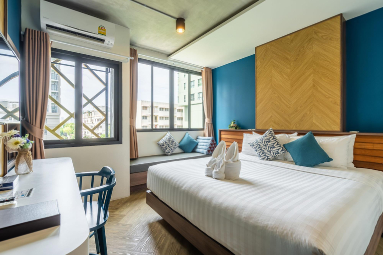 Bedroom 3, W Station, Khlong San