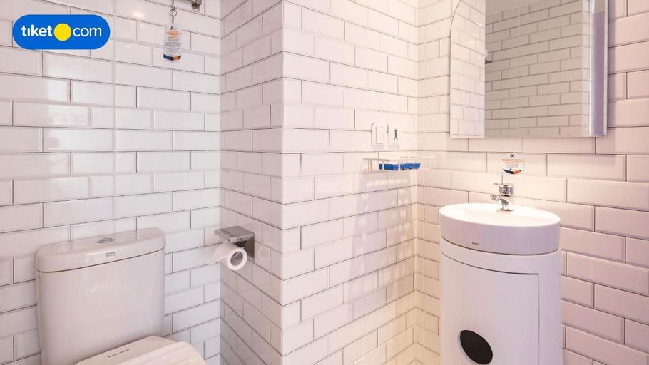 Bathroom 4