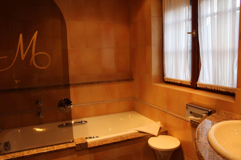 Bathroom 4, Hôtel le Mittelwihr, Haut-Rhin