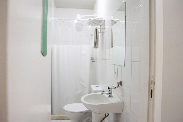 Bathroom 4, Che Lagarto Hostel Ipanema, Rio de Janeiro